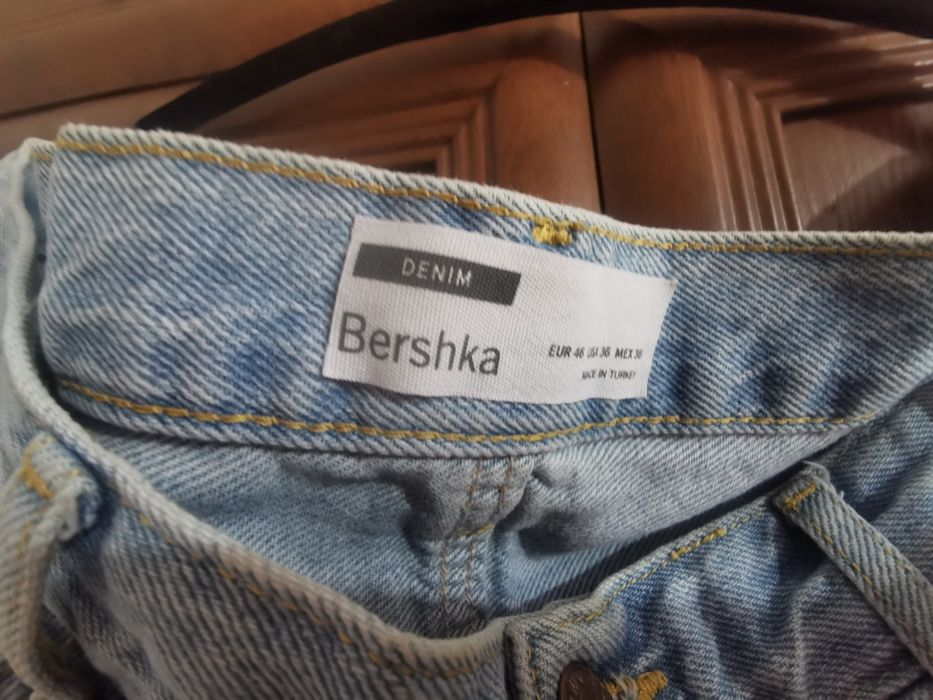 Blugi scurti Bershka Denim, marimea 46,