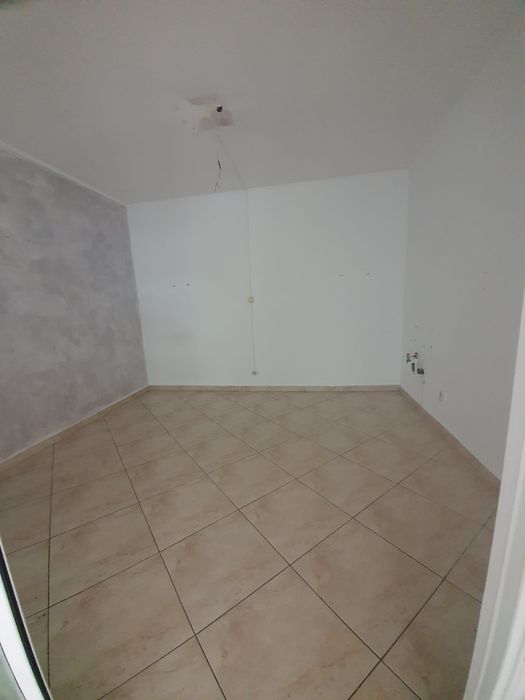 Apartament, spațiu comercial, extindere