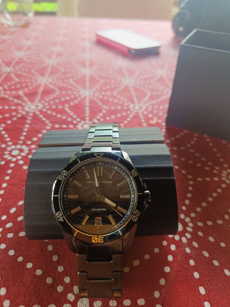 Продавам чисто нов часовник Armani Exchange 1952