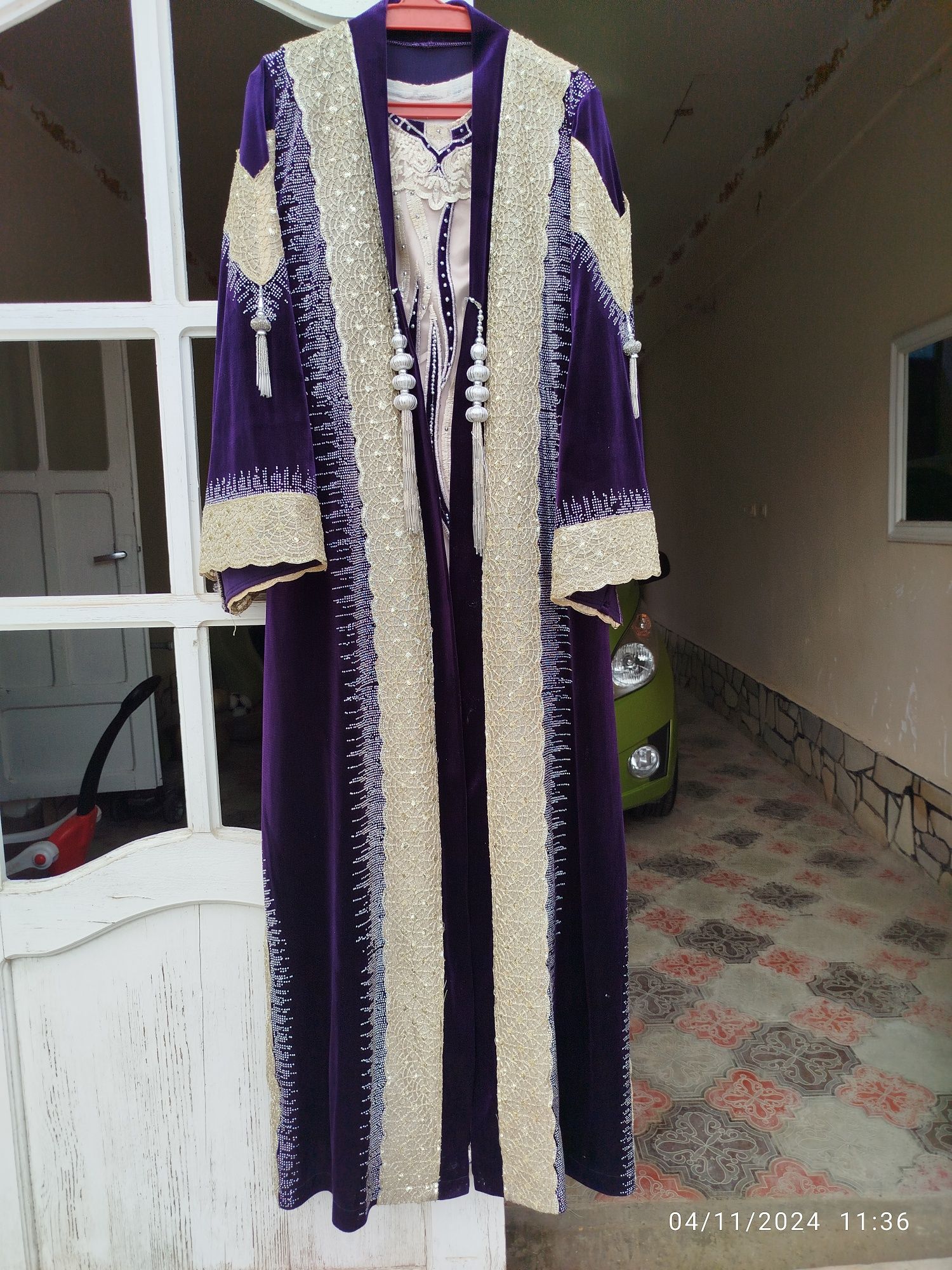 Abaya chiroyli tikilgan qoʻl mehnati