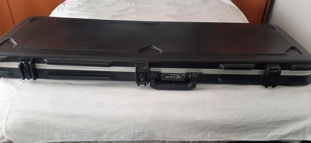 Case chitară bass  SKB profesional