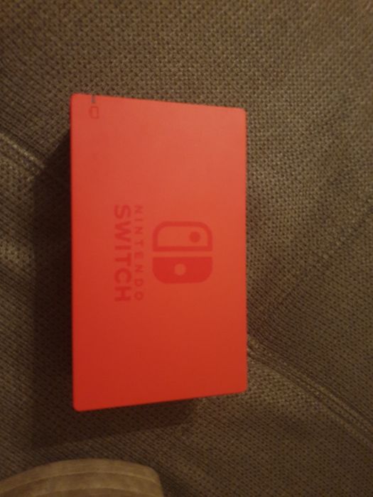 Nintendo switch cu husa și conector la tv