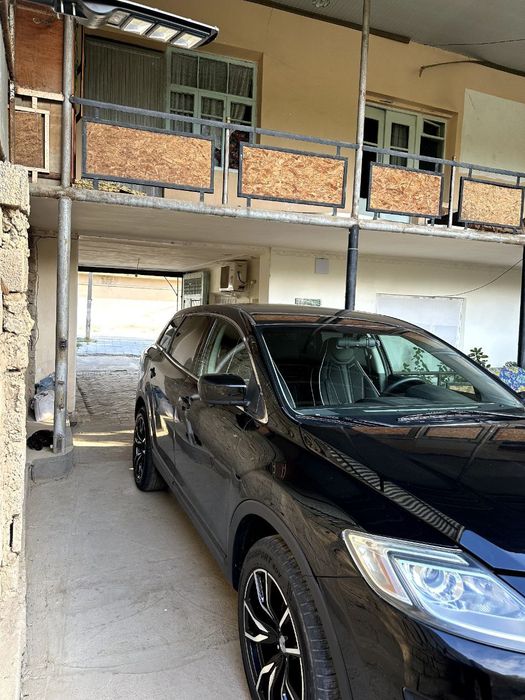 Mazda mashina sotiladi