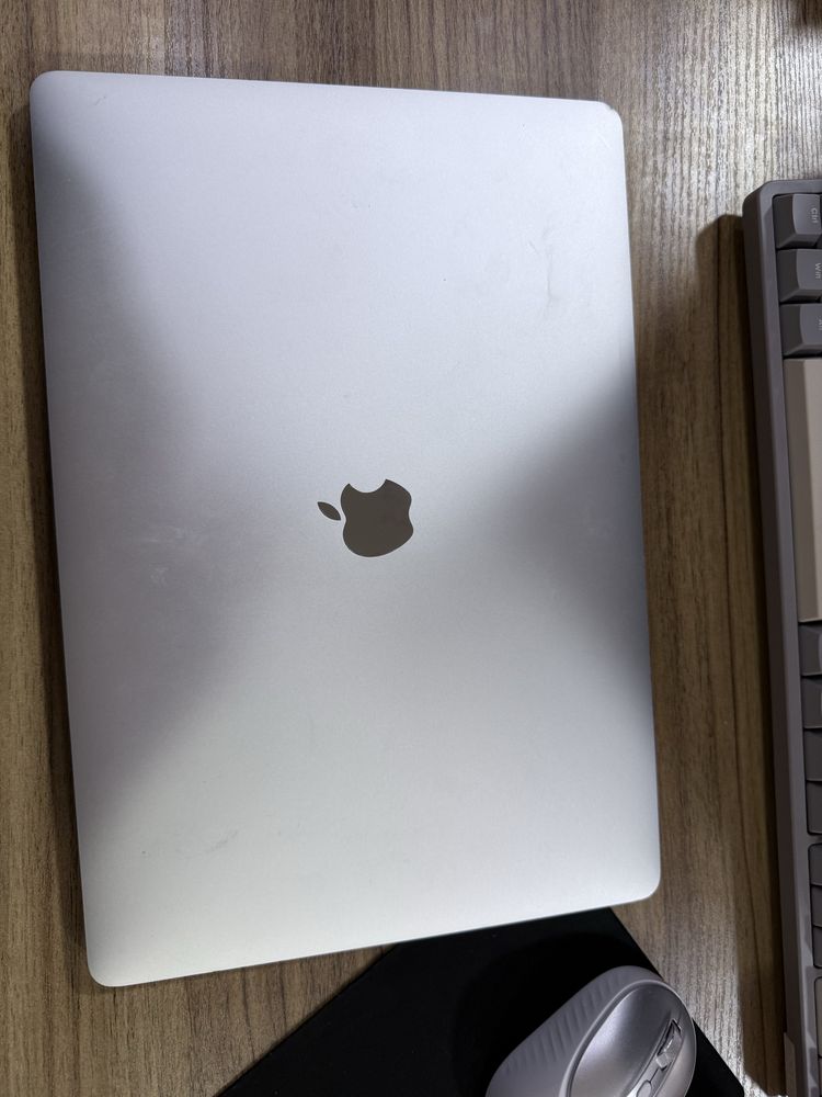 MackBook Pro. 256/16gb 15.4-дюйи