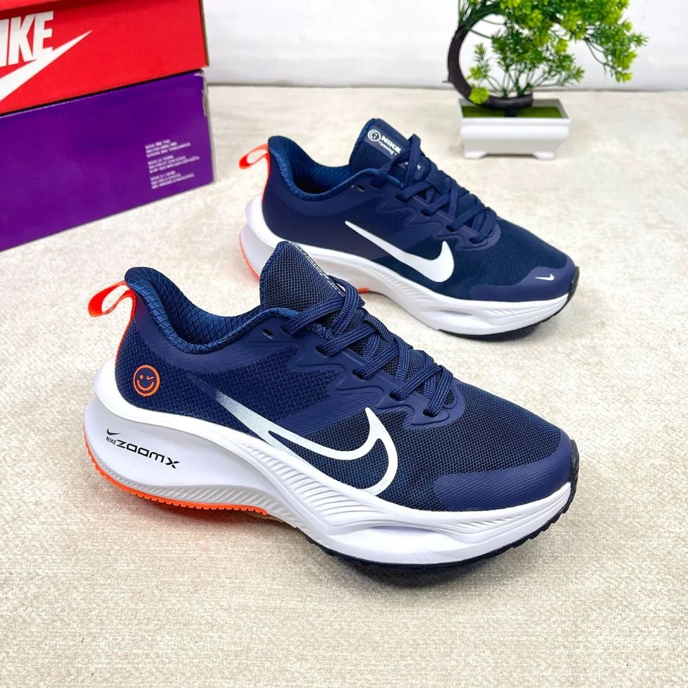 Качественные беговые кроссовки Nike ZoomX Smiley