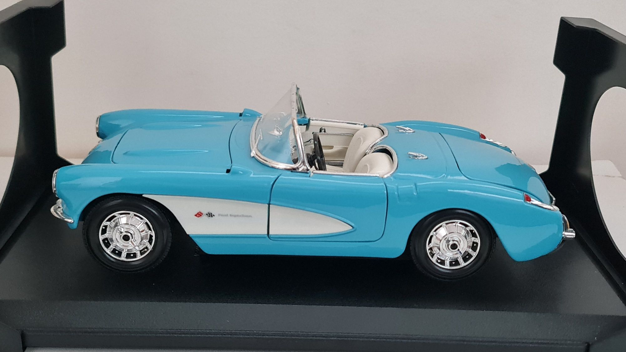 CABRIOLET CORVETTE ( 1957 ) MAISTO PORSCHE 911 Bburago Italy 1.18 м.