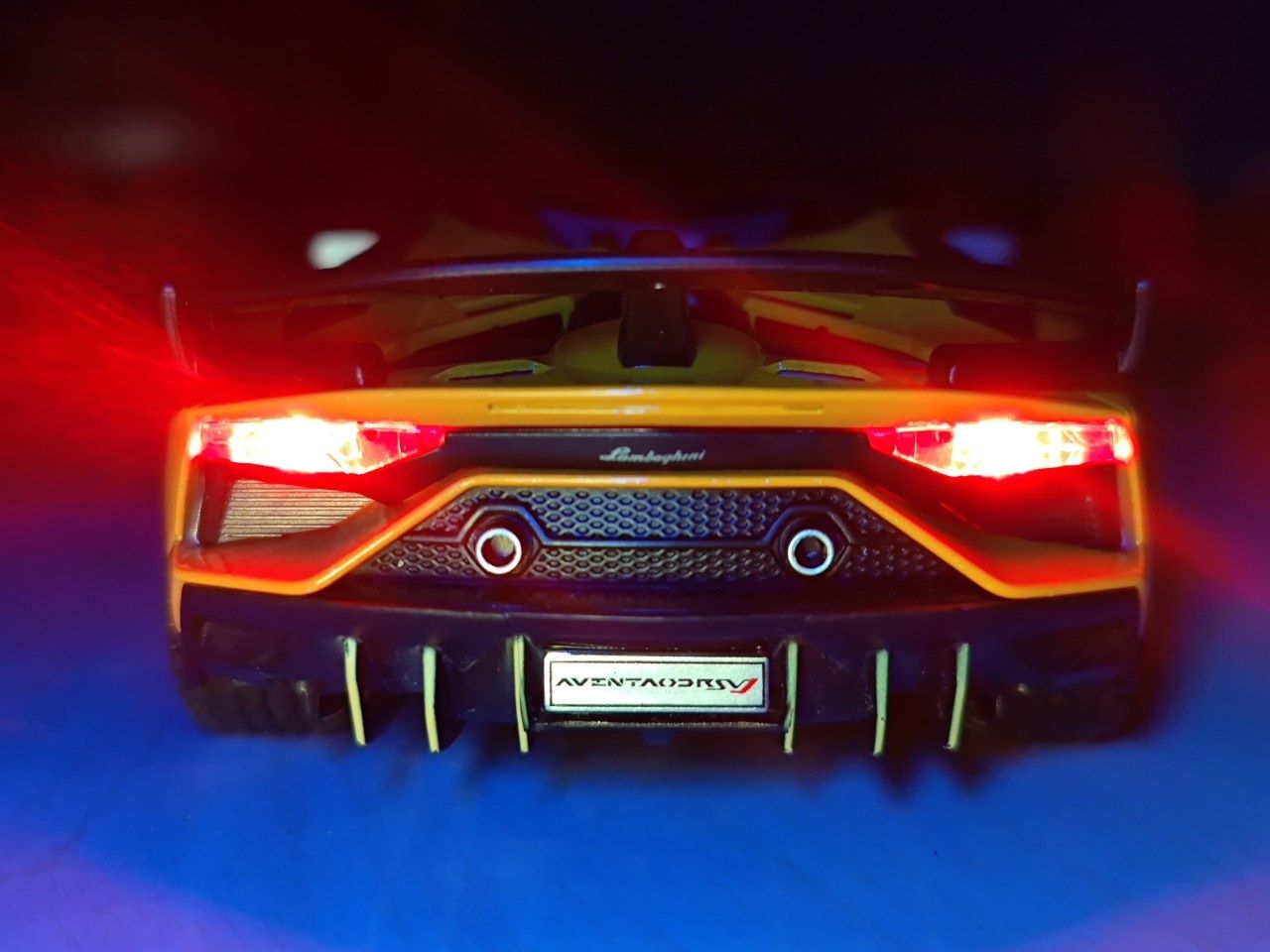Lamborghini Aventador svj железная машинка 1:24 - Доставка