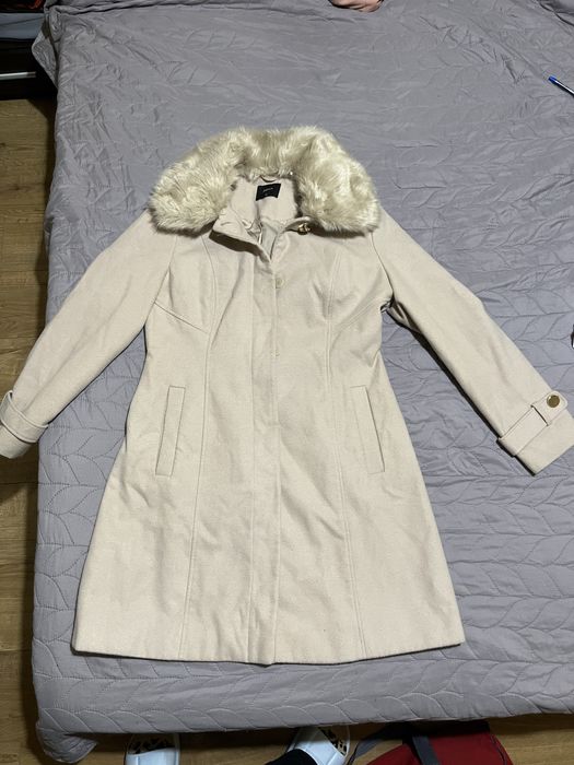 Зимно бежово палто