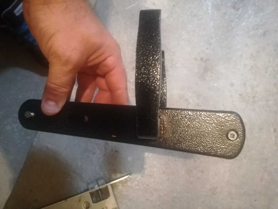 Продавам брава с дръжки за входна и интериорна врата