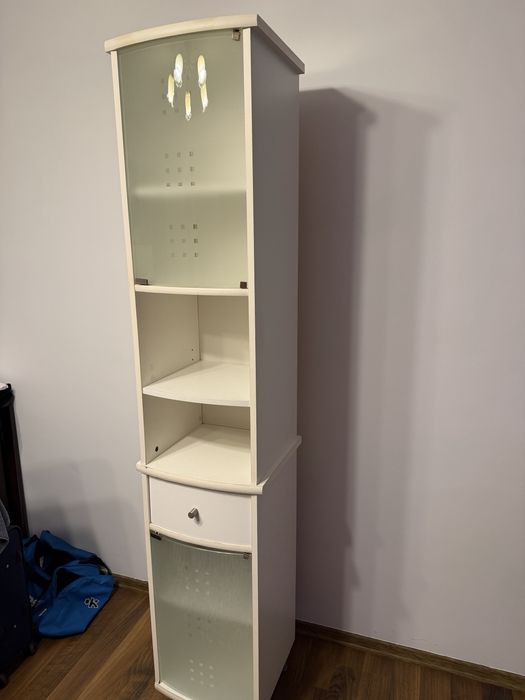 Vand Canapea+Fotoliu+Masa pentru living(dulap baie inclus)