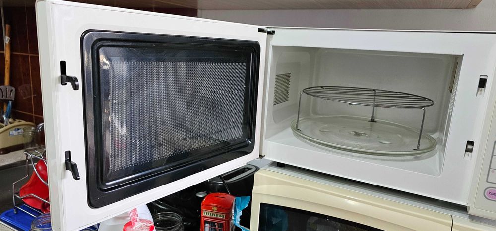 Cuptor cu microunde si grill Orion model OM-023D 23 Litri ,1400 wati