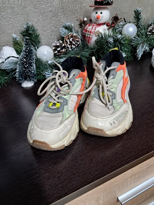 Vand papuci second-hand