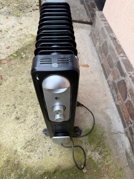 Radiator caldura cu  ulei  calorifer cu termostat