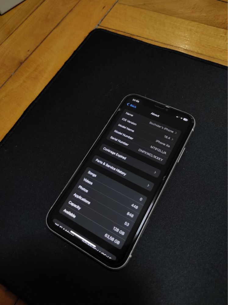 iPhone XR и безжични слушалки Sony