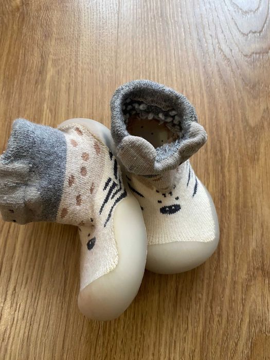 нови бебешки обувки
