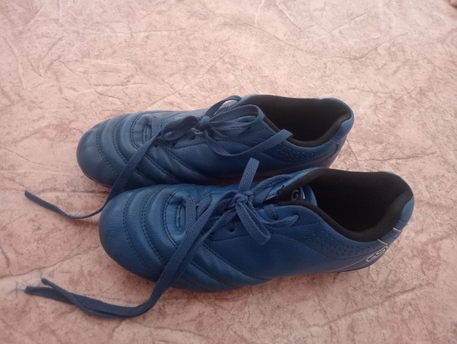 Футбольные крассовки 37р