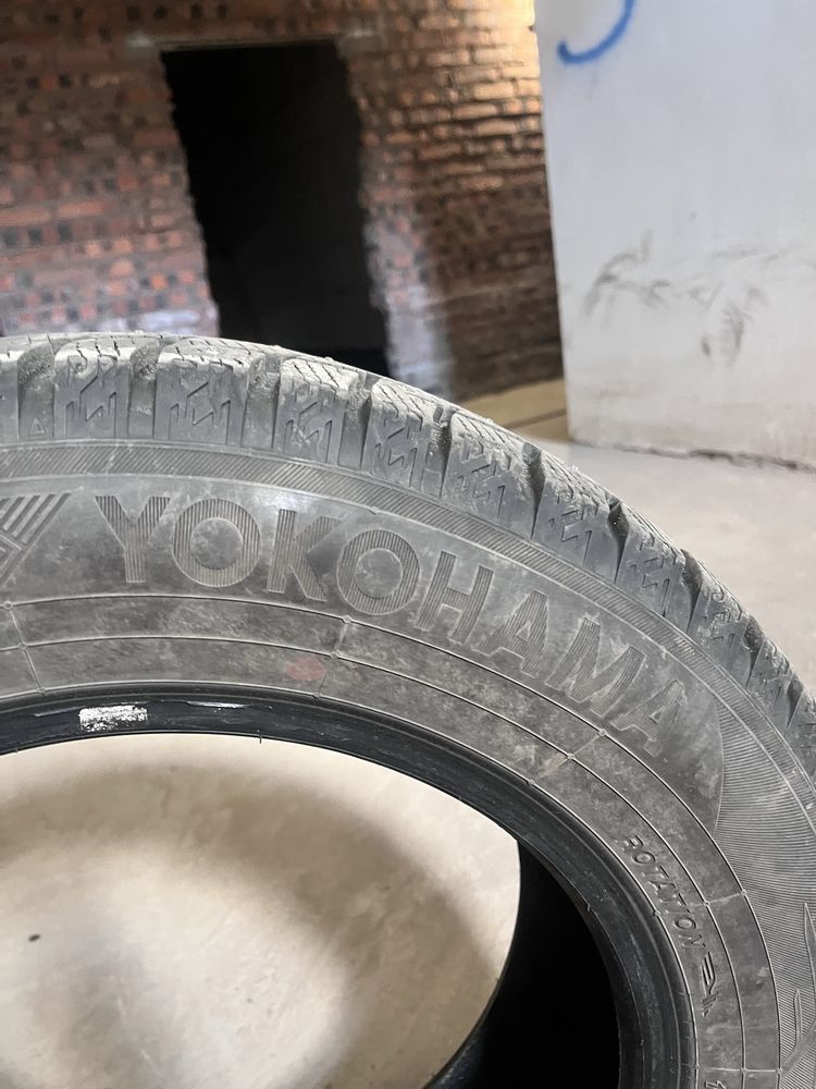 Продам зимнею резину шипованую на 15