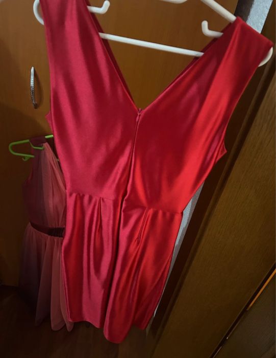 rochita scurta pe corp rosie