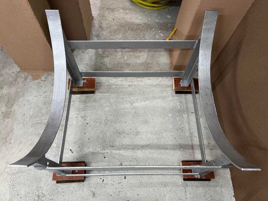 Метална стойка за буре