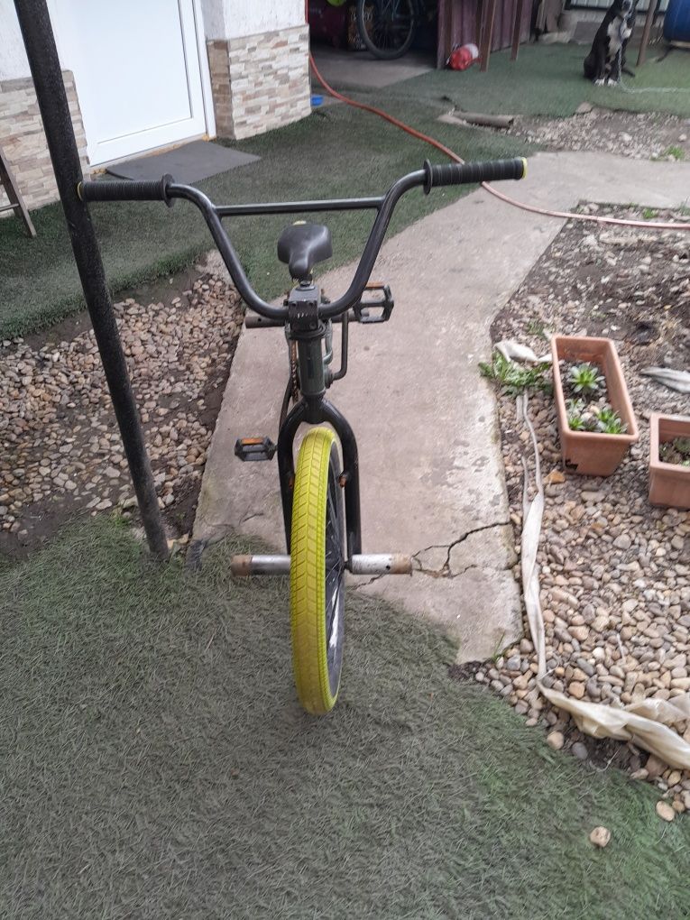 Bicicleta bmx vând urgent