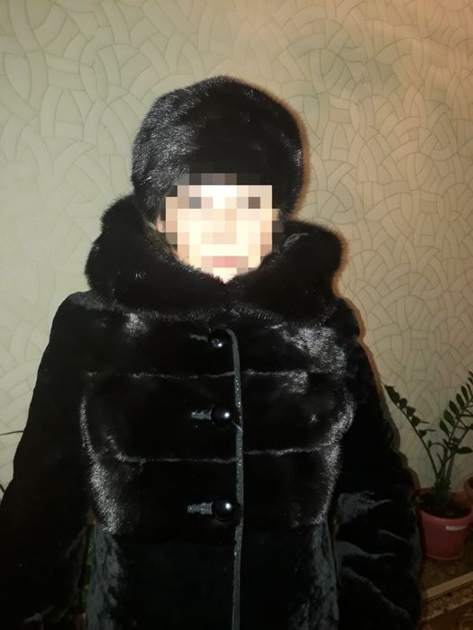 Шуба чёрная  мутон с норковой отделкой