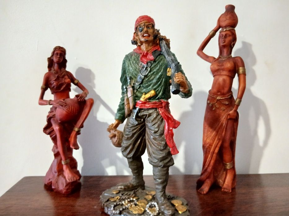 3 statuete vintage colectia "Piratul si Sirenele" noi fara eticheta