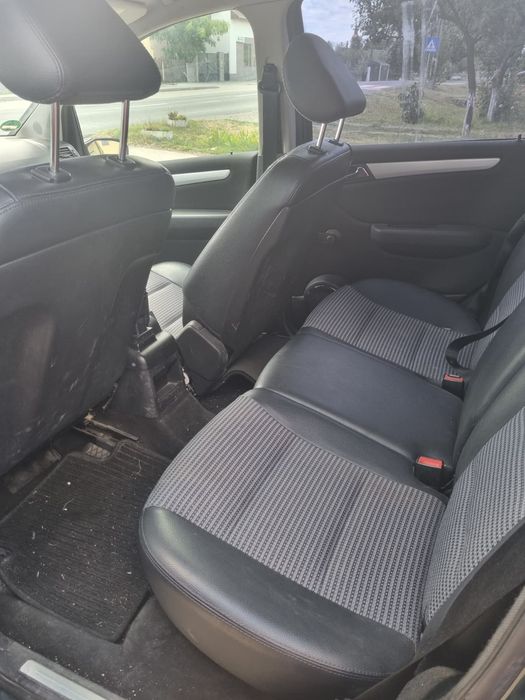 Vând Mercedes A class 200