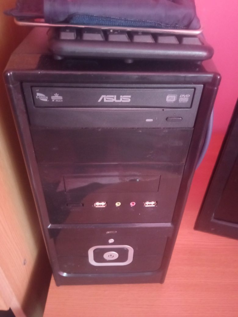 Calculator și monitor