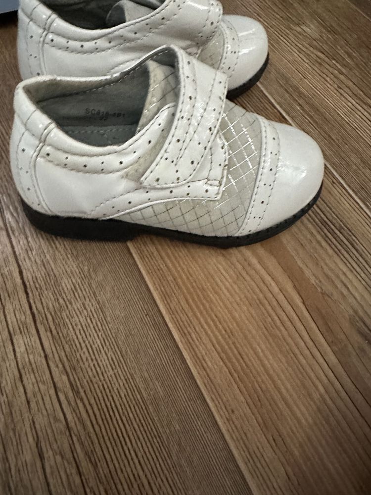 Обувь детская черная и белая