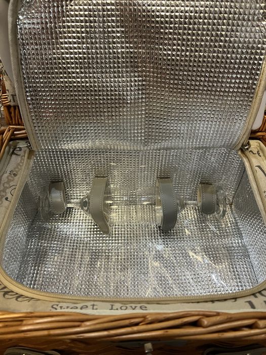 Кошница за пикник за двама — елегантна и практична