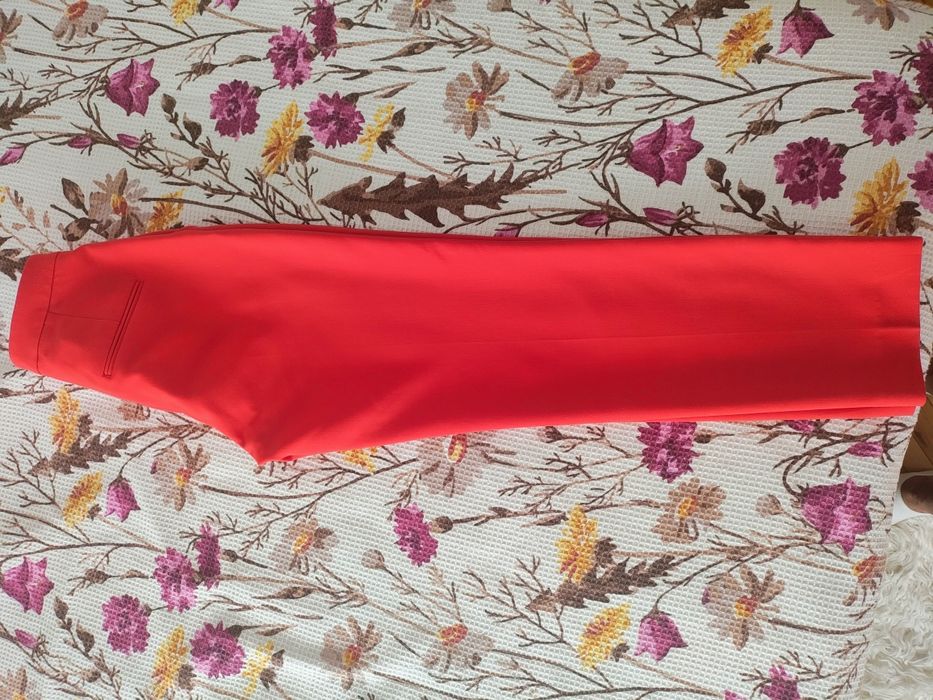 Коралов панталон  HM