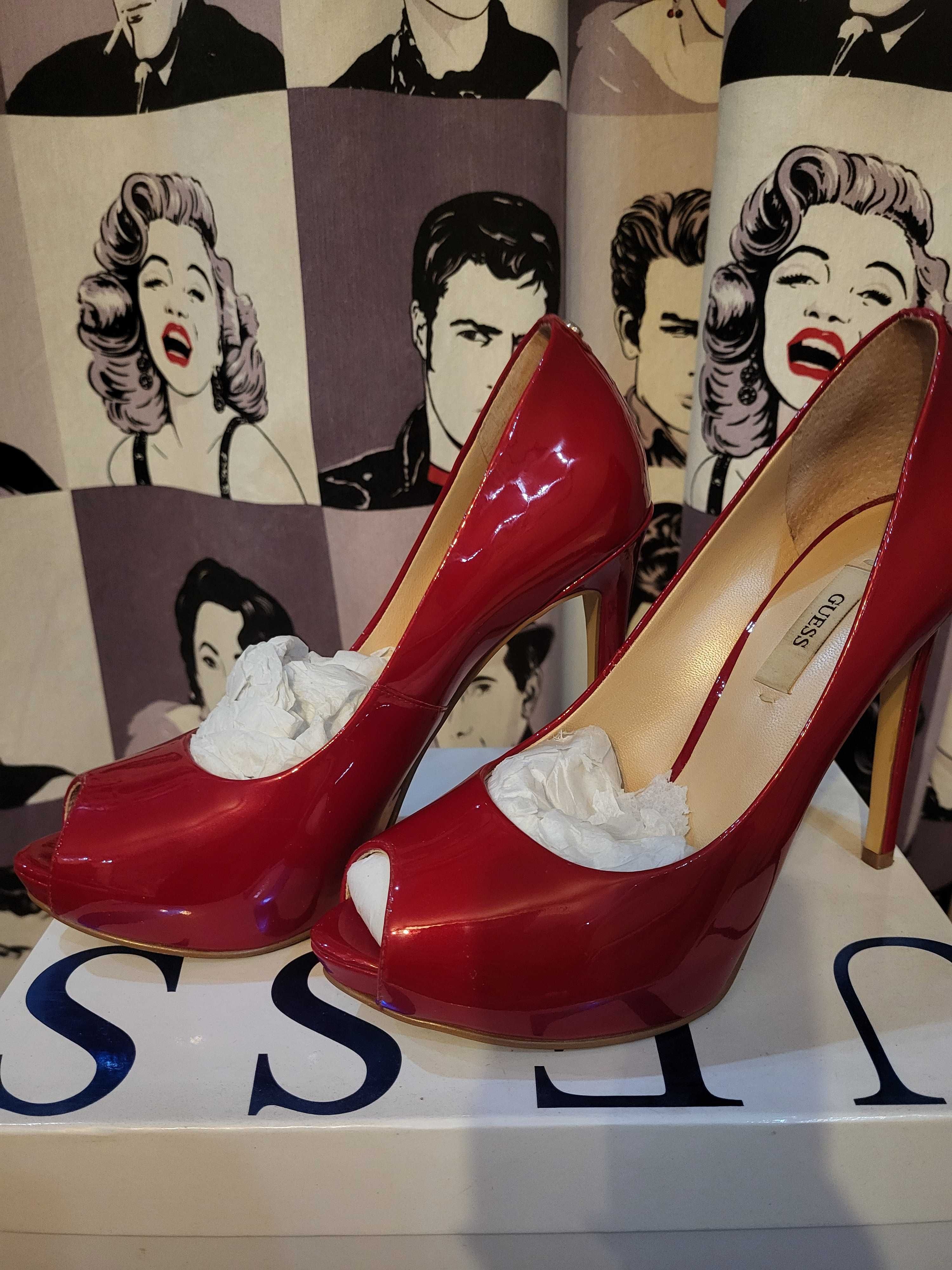 Червени лачени обувки Guess номер 38