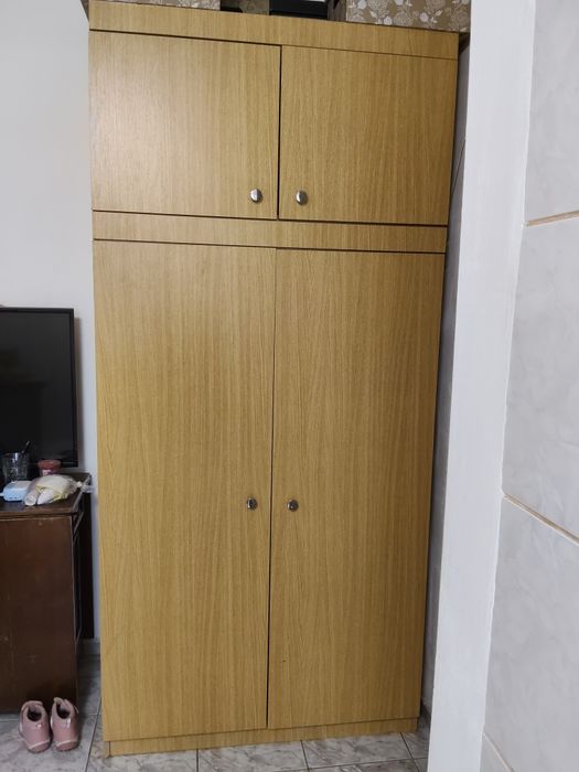 Vand Dulap in doua usi !