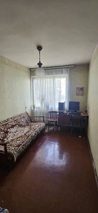 Продаётся квартира в классном месте. Ц-4, кирпич  3-2-4.