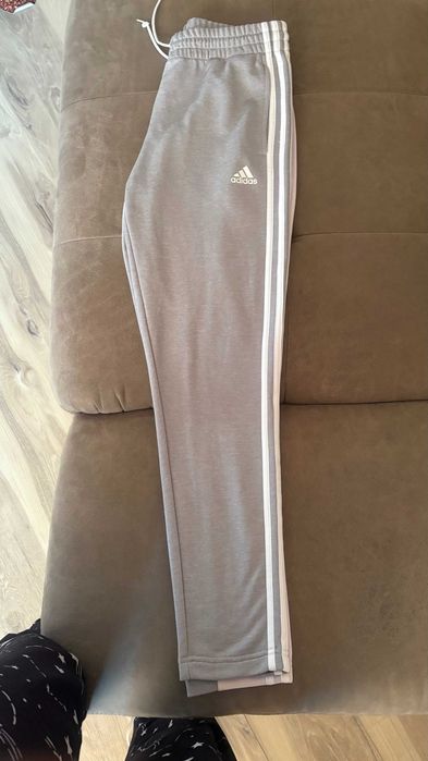Дамски анцунг комплект Адидас, без забележки!