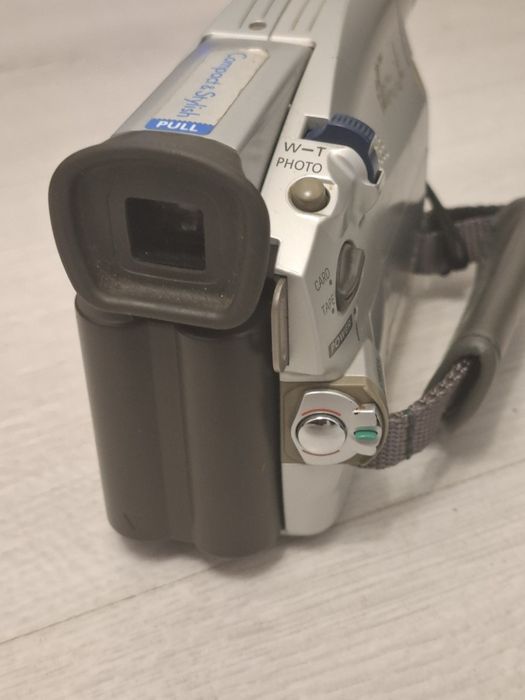 Camera Canon Model DM-MV430iE