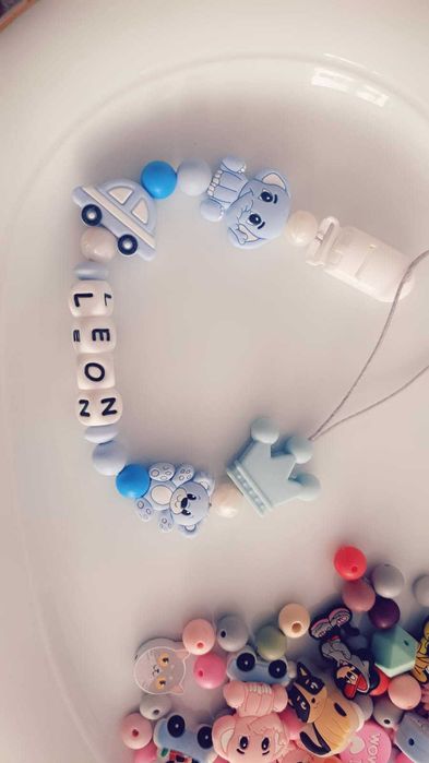 Vand lantisoare de suzeta personalizate cu nume