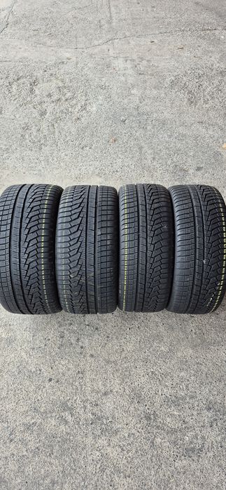 4 anvelope iarna Hankook,fata 225/40/18,spate 255/35/18.Pret/bucata