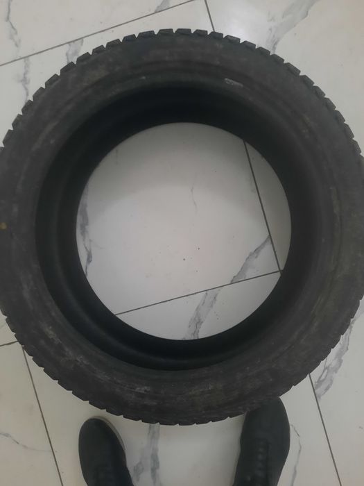 Продам зимни резина 235,40,18