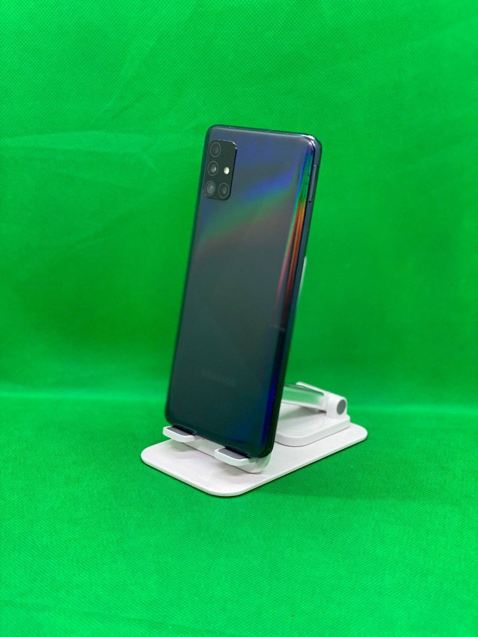 Samsung a51 sotiladi 
Holati ideal 
Hotira 128 GB
Ram 8+4 GB 
Alo