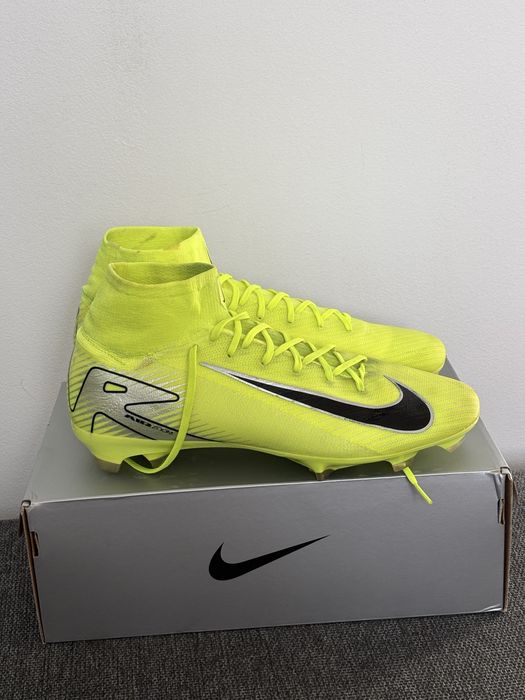 Ghete de fotbal nike mercurial