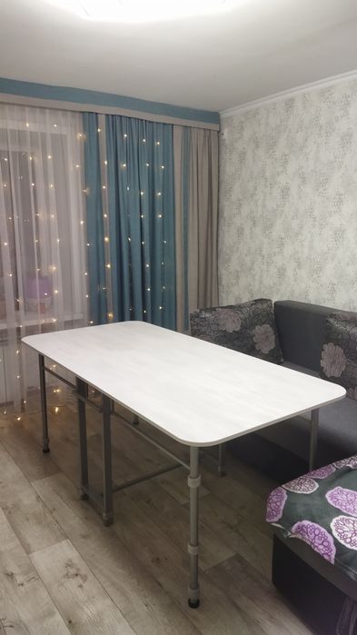 Продам стол книжку