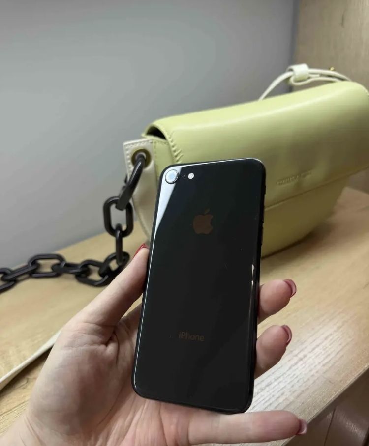 Продается Iphone 8