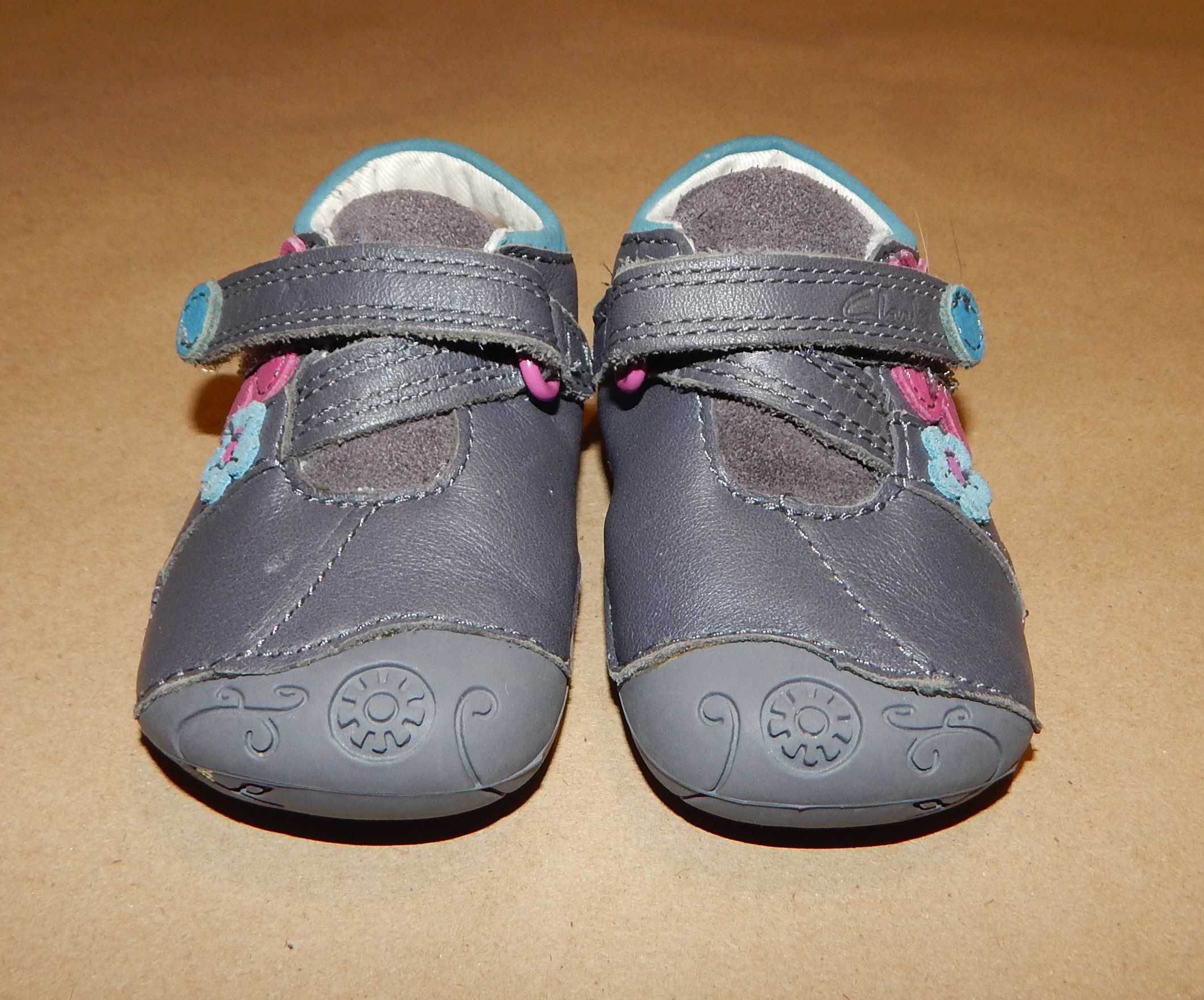 Pantofi Clarks First Shoes pentru bebe, noi fara eticheta, numarul 17