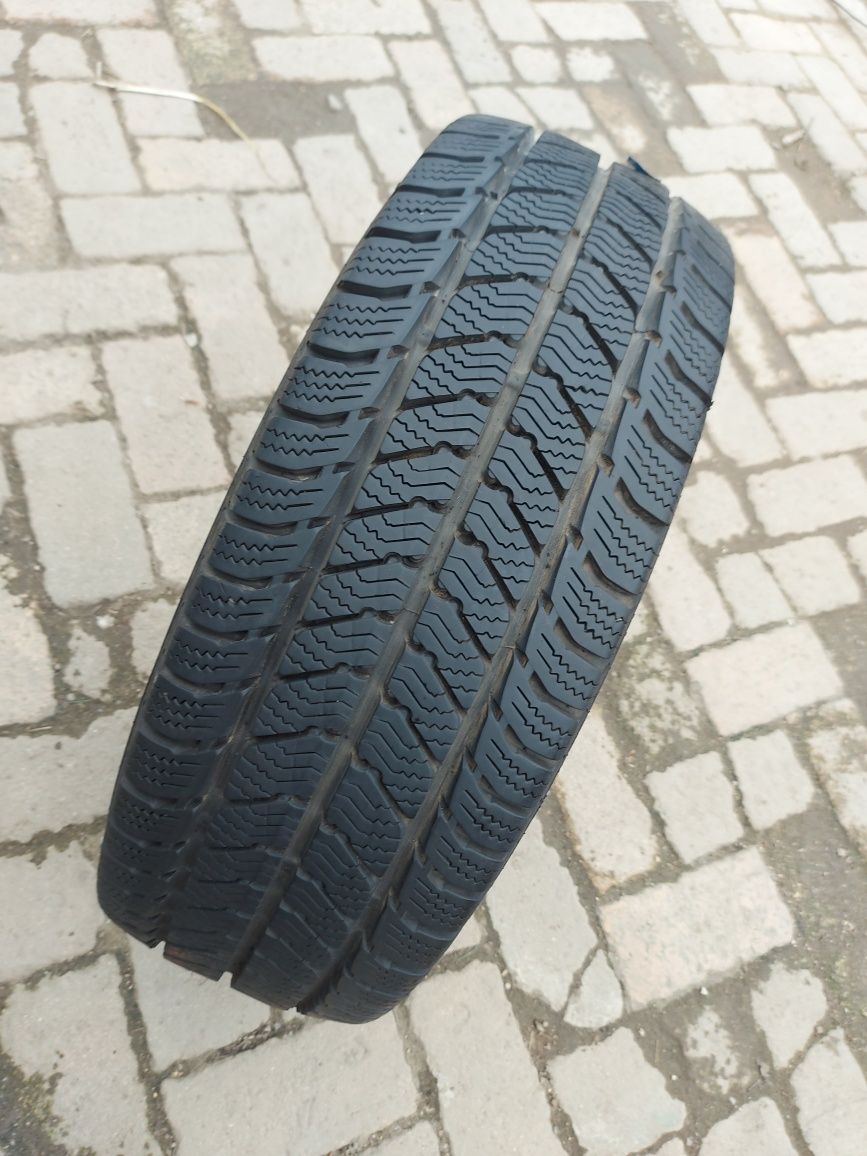 O bucată 235/65 R16C M+S iarnă - una Semperit Yokohama Falken Uniroy