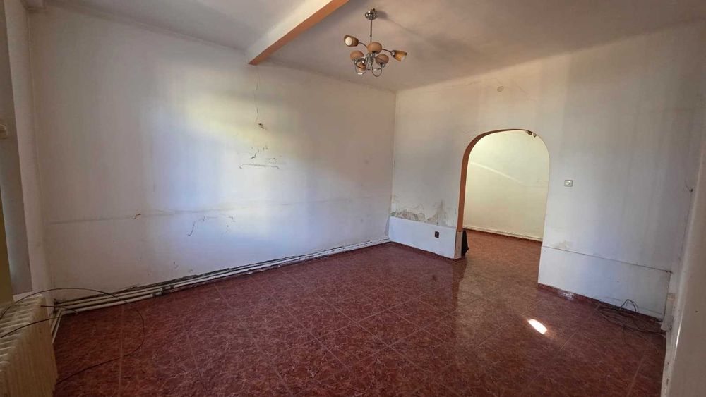 Vand apartament cu 4 camere - Piata Ovidiu -Constanta