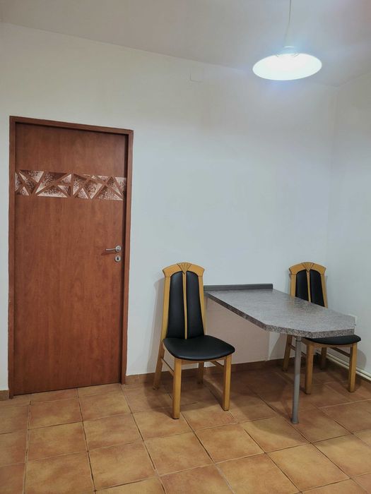 Inchiriez ap 1 cameră la villă