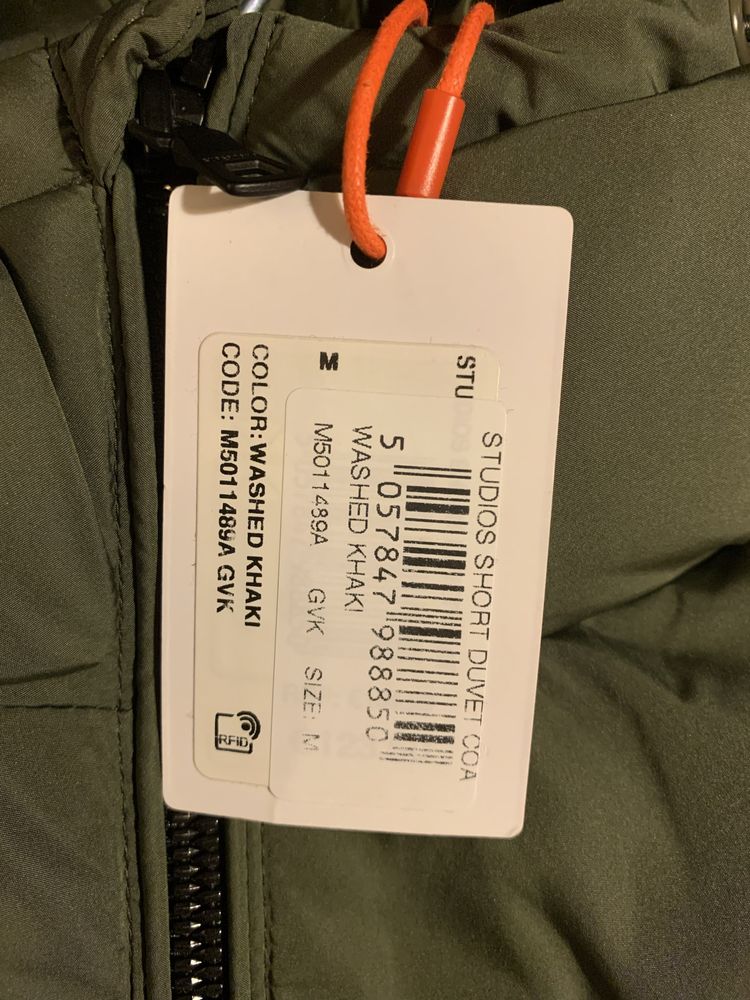 Чисто ново 100% Оригинално мъжко яке SUPERDRY. Размер М.