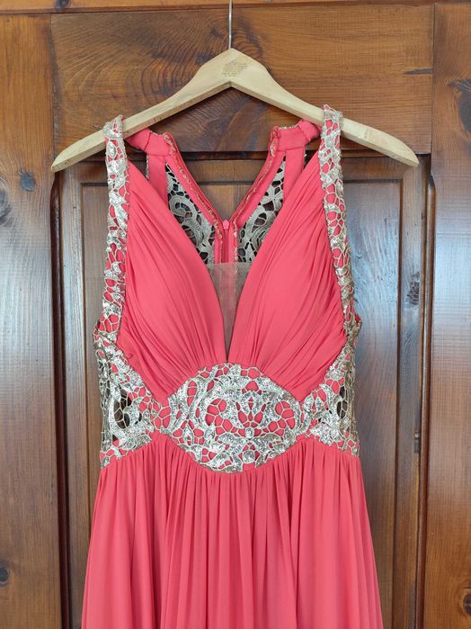 Чисто нова официална рокля