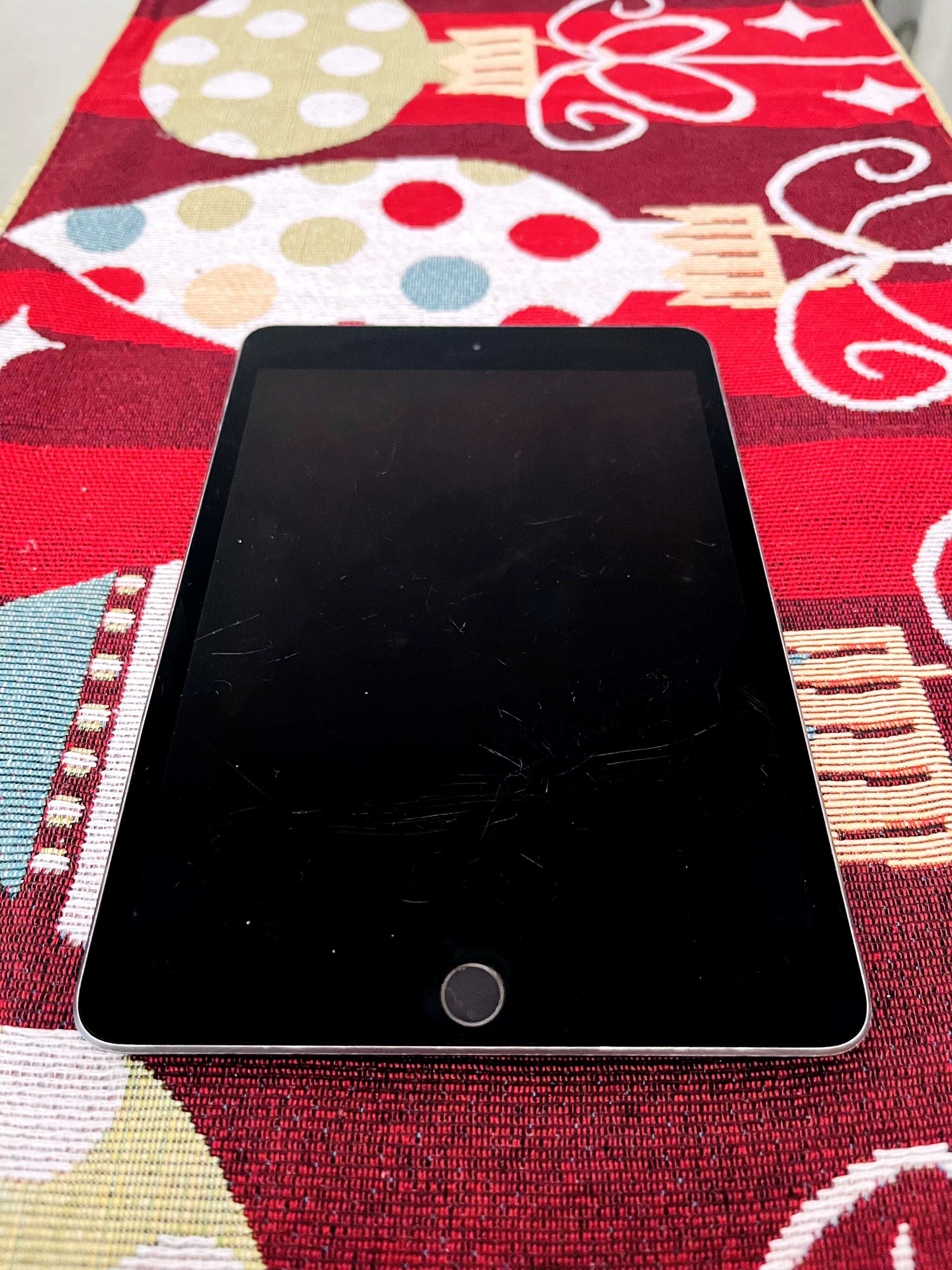 Apple iPad Mini 5th Gen 7.9in Mid 2019, A2124 64GB Wi-Fi+Cellular